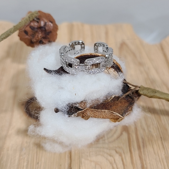 ⛓️⛓️NEW⛓️⛓️PRETTY!! Chain Link Adjustable Ring in SILVER - Picture 6 of 15